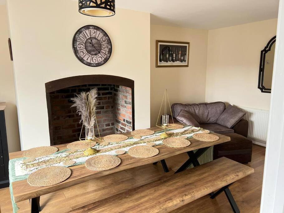 Upper Caerfaelog Farmhouse Llanbister ภายนอก รูปภาพ