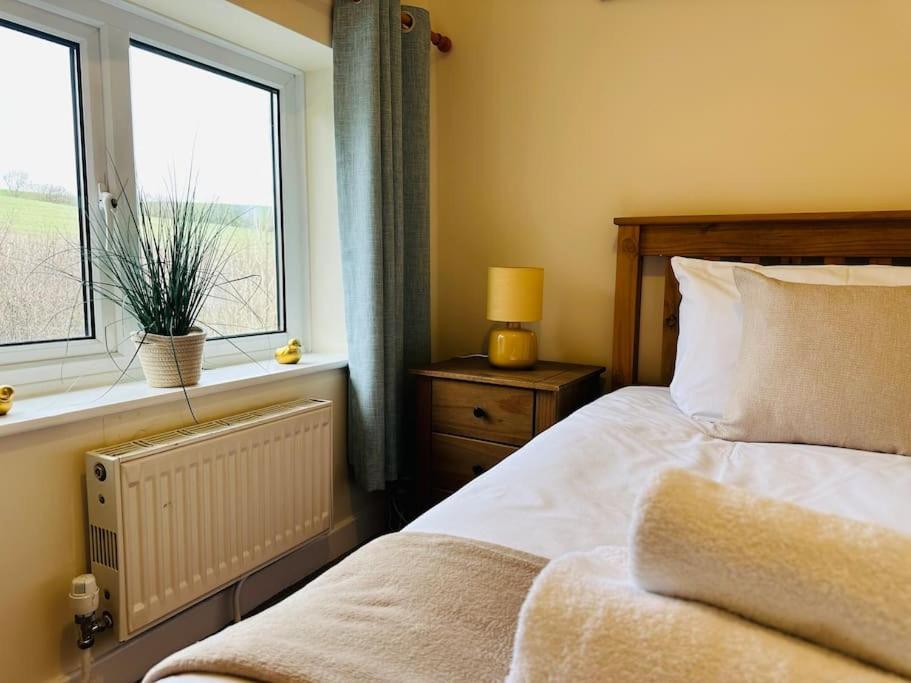 Upper Caerfaelog Farmhouse Llanbister ภายนอก รูปภาพ