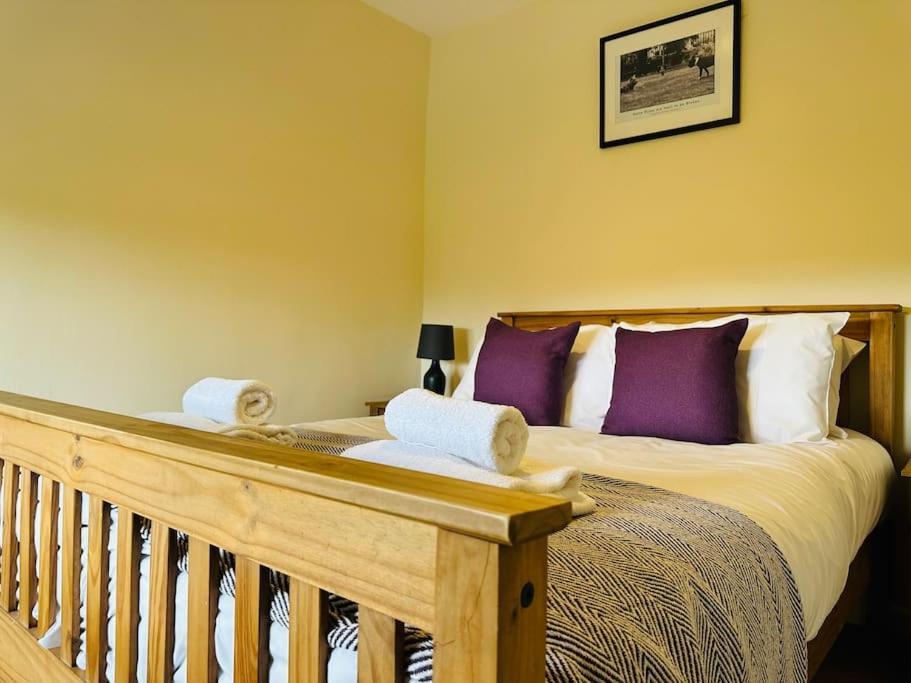 Upper Caerfaelog Farmhouse Llanbister ภายนอก รูปภาพ