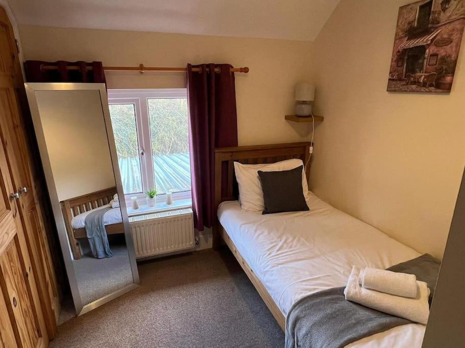 Upper Caerfaelog Farmhouse Llanbister ภายนอก รูปภาพ
