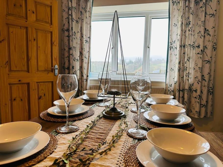 Upper Caerfaelog Farmhouse Llanbister ภายนอก รูปภาพ